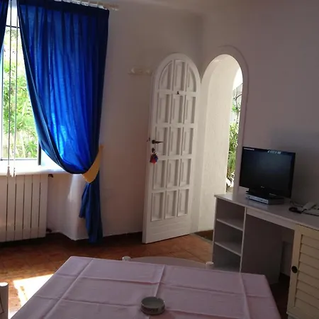 Hotel apartamentowy Covo Dei Borboni